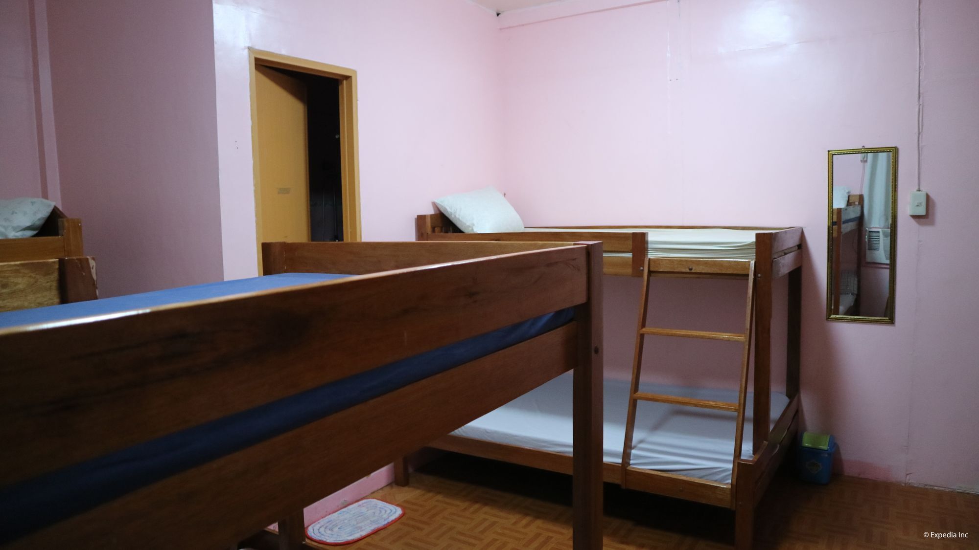 อัลมอนเต ทรานเซียนต์ เฮาส์ Hostel Puerto Princesa ภายนอก รูปภาพ