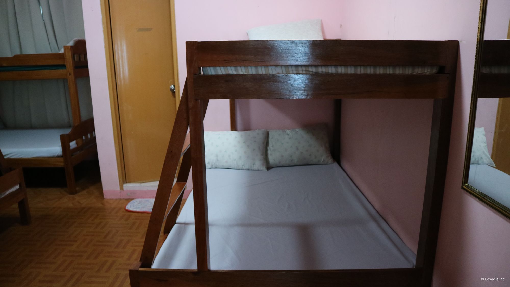 อัลมอนเต ทรานเซียนต์ เฮาส์ Hostel Puerto Princesa ภายนอก รูปภาพ