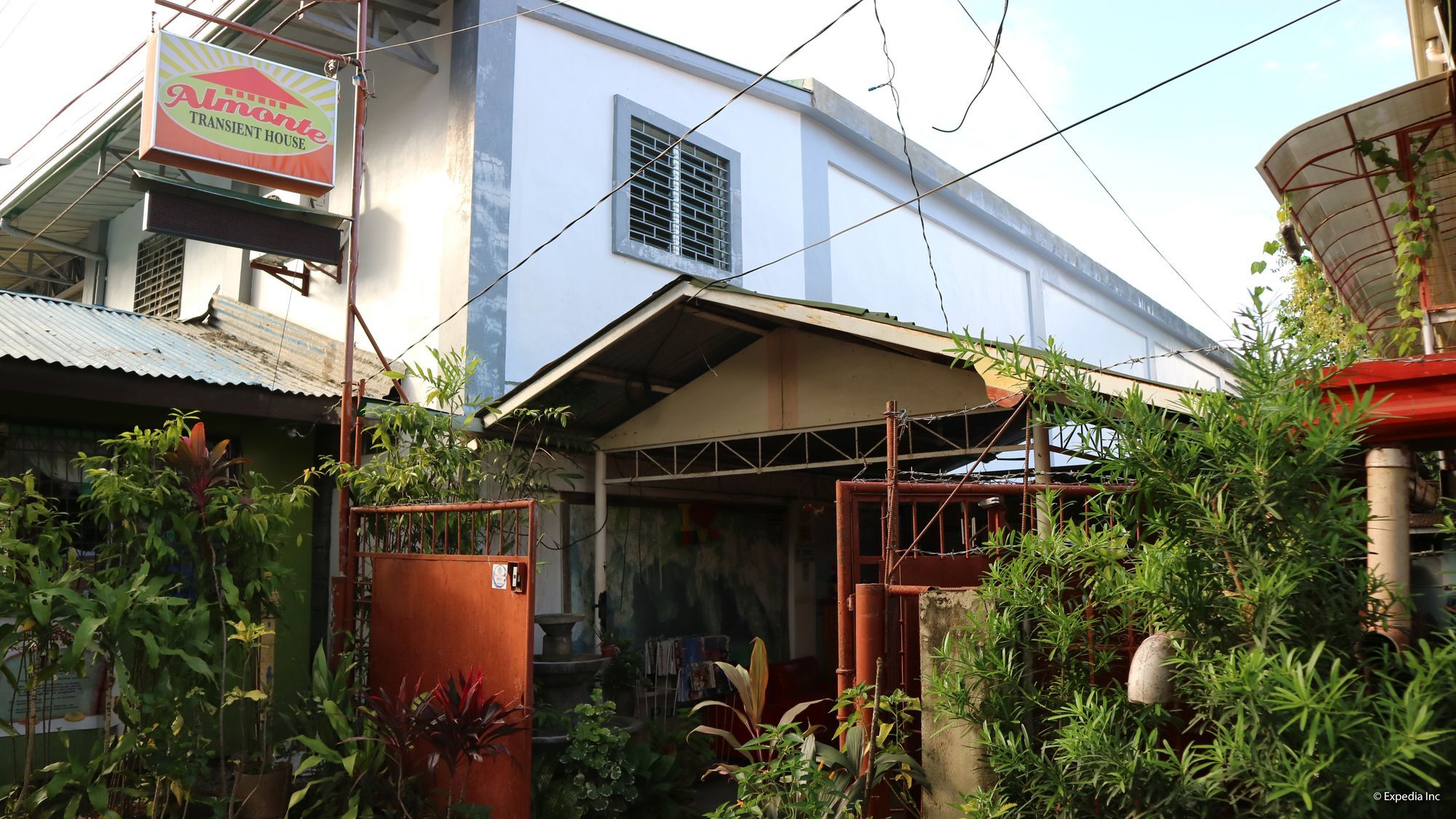 อัลมอนเต ทรานเซียนต์ เฮาส์ Hostel Puerto Princesa ภายนอก รูปภาพ