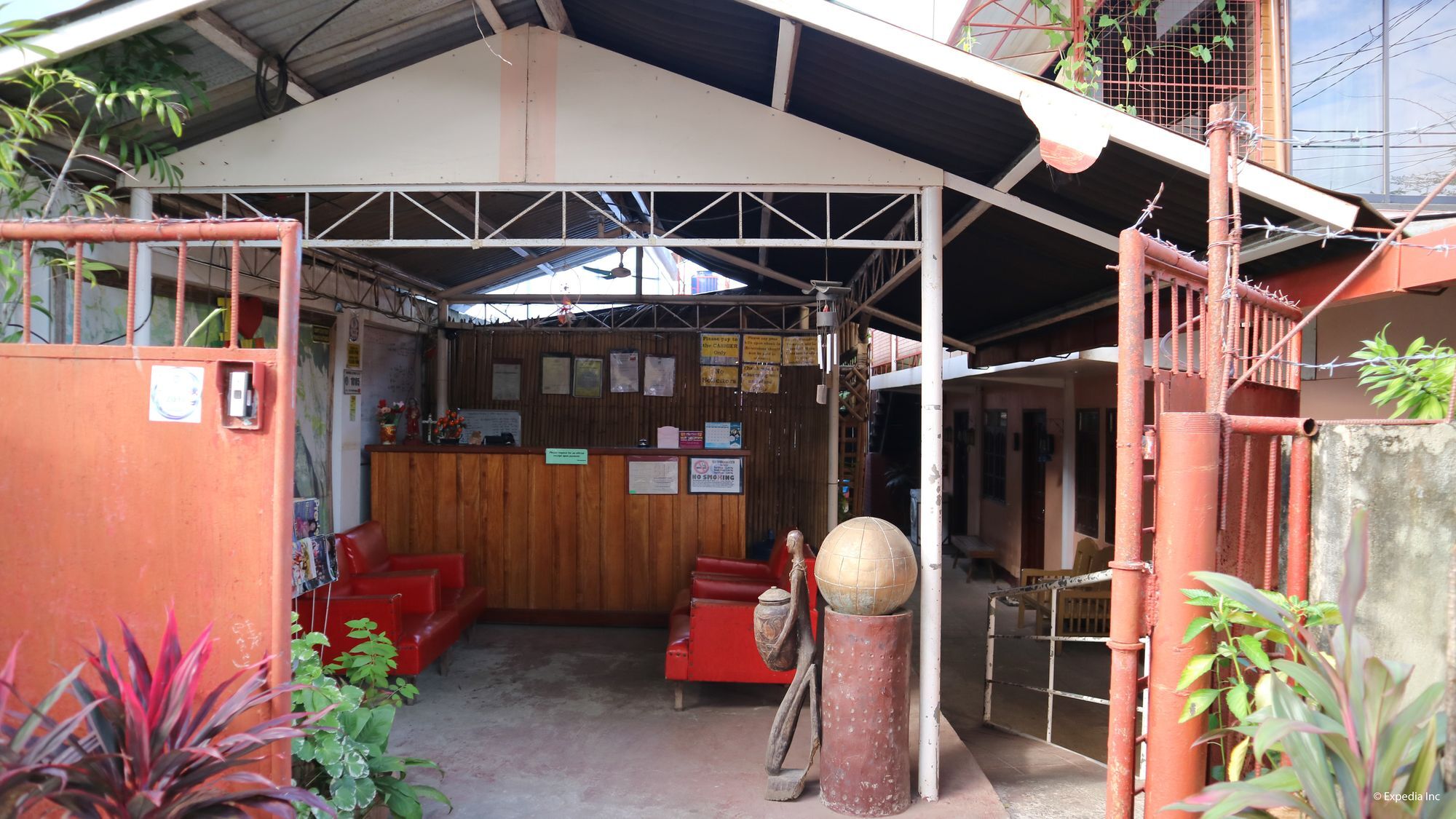 อัลมอนเต ทรานเซียนต์ เฮาส์ Hostel Puerto Princesa ภายนอก รูปภาพ